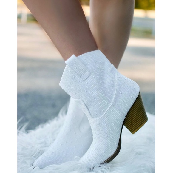 NEW Off White Western Style Pearled Cowboy Ankle Boots - Picture 5 of 11